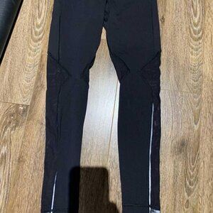 LULULEMON 4 High waist leggings mech in the back